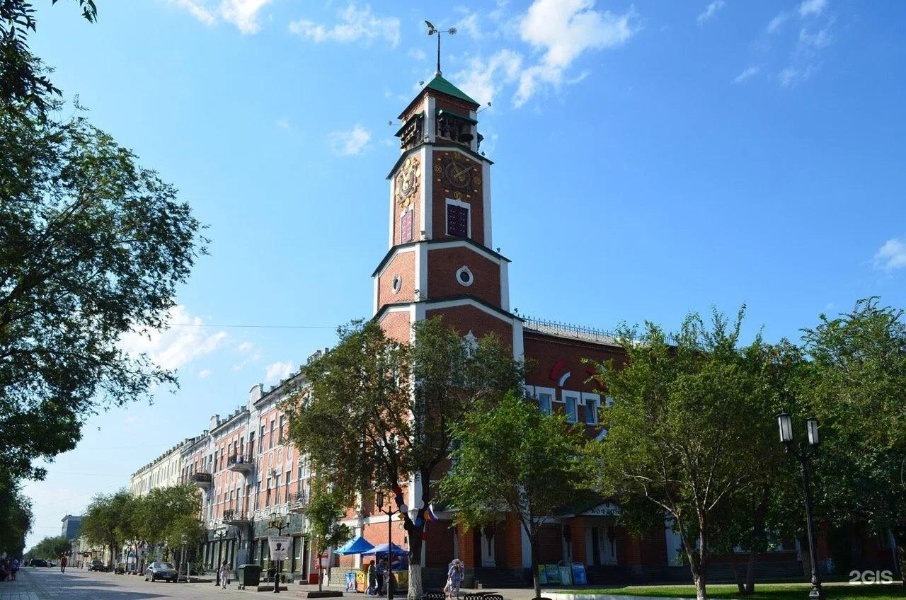 Город оренбург улицы. Башня с курантами Оренбург. Башня на Советской Оренбург. Часовая башня Оренбург. Часовая башня Оренбург Советская.