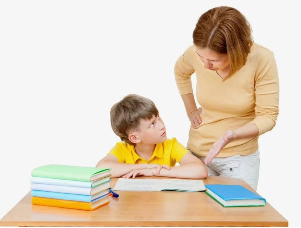 Прочитай за столом сказала мать. Родитель ругает ребенка за уроки. Мама и ребенок за уроками. Родители и дети за уроками. Ребенок и родитель уроки.