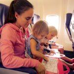 Не через проход. Авиакомпаниям запретят рассаживать родителей и детей в самолетах