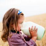 Частое употребление молока увеличивает вес. Эндокринолог рассказала о мифах вокруг детского питания