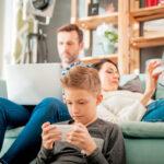 Пароли от телефонов детей-подростков большинство родителей не знают