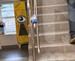 В Петербурге шестиклассница получила травму, катаясь в школе на перилах