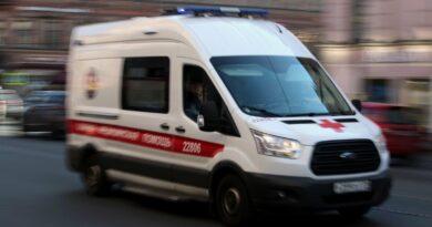 В Петербурге подросток, перебегавший дорогу на красный свет, госпитализирован в тяжелом состоянии