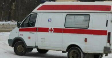 11-летняя девочка попала  в больницу после падения с высоты третьего этажа на замороженном объекте в Ленобласти