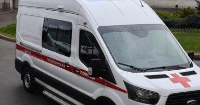 Ехали вдвоем по проезжей части. В Лужском районе ЛО автомобиль сбил школьниц на самокате