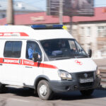Одиннадцатиклассница вывалилась из окна третьего этажа одной из школ Улан-Удэ и упала на балкон. Девочка госпитализирована