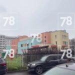 Калитка была сломана. В Петербурге двое детей сбежали из детского сада во время прогулки