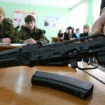 50 процентов курса ОБЗР. Количество часов на начальную военную подготовку в школах увеличено