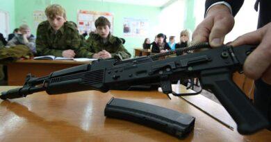 50 процентов курса ОБЗР. Количество часов на начальную военную подготовку в школах увеличено