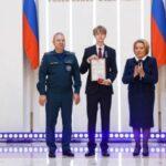 15-летний петербуржец Кирилл Фомичев получил медаль за спасение двух тонущих девочек