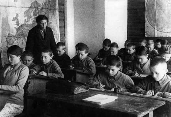 Фото: culture.ru. Дети блокадного Ленинграда в школе