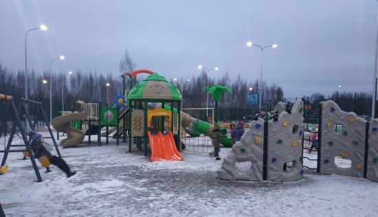 Фото: ah-neposedy.ru. На эту площадку в Южном едут со всего города отдохнуть с детьми, поиграть в футбол, покататься на самокатах и скейтбордах.