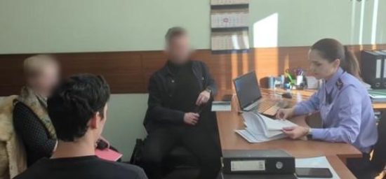 Фото: пресс-служба СУ СКР по Красноярскому краю и Республике Хакасия. Предъявление обвинения врачу-анестезиологу